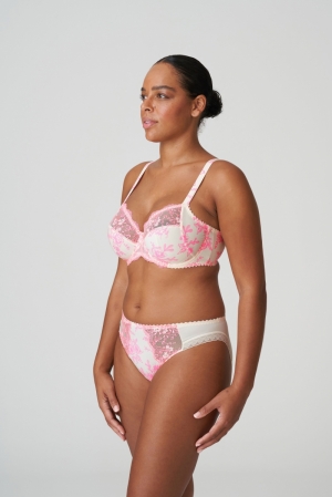 0163520 Vibrant blossom